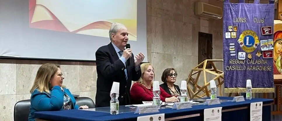 Reggio, al liceo “Preti – Frangipane”Reggio seminario “Lo screening per la diagnosi precoce dei tumori”