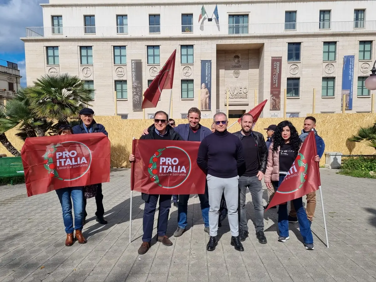 Scavi Piazza De Nava a Reggio, Pro Italia: «Lavori simbolo dell’arroganza dell’Amministrazione» - VIDEO