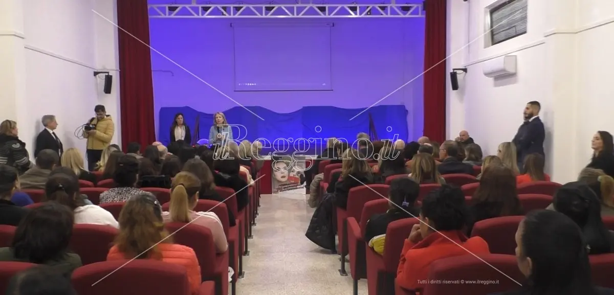 Reggio, 8 marzo in carcere: «Libere di sentirci donne» - VIDEO