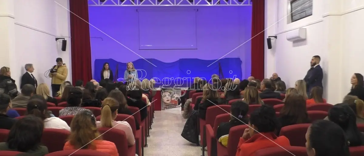 Reggio, 8 marzo in carcere: «Libere di sentirci donne» - VIDEO