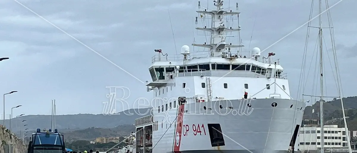 Reggio, 584 migranti a bordo della nave Diciotti adesso in porto