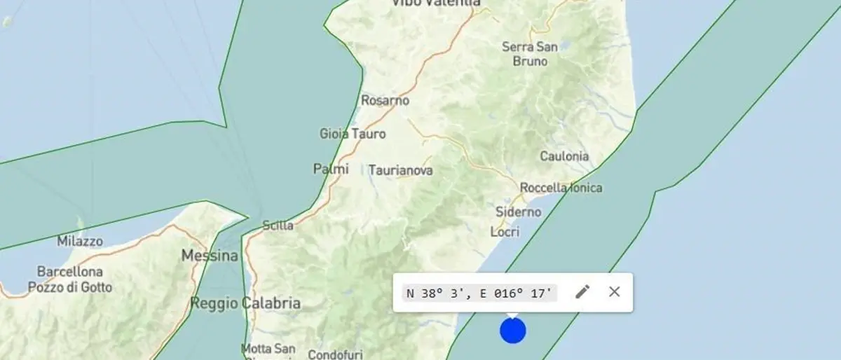Migranti, Alarm Phone: «500 persone in pericolo al largo di Bovalino»