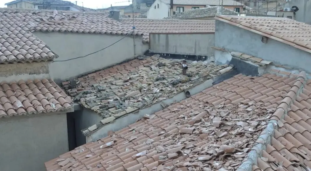 La Locride sferzata dal vento, danni anche a Gerace