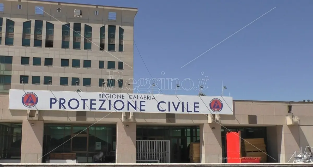 Migranti a Reggio, identificazione e visite mediche al Cedir dove hanno pernottato in 191