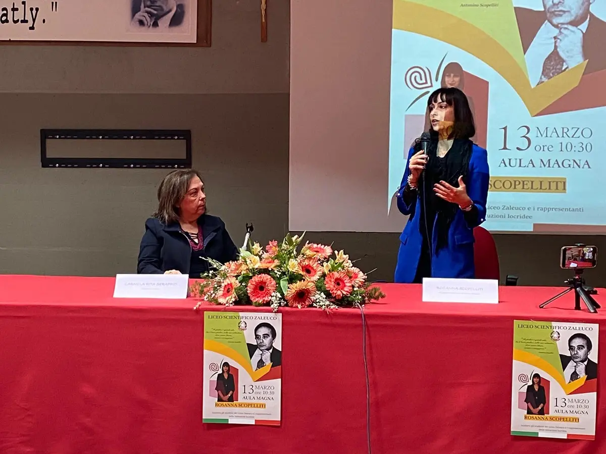 Locri, Rosanna Scopelliti ricorda il padre e magistrato Antonino con gli studenti del liceo scientifico