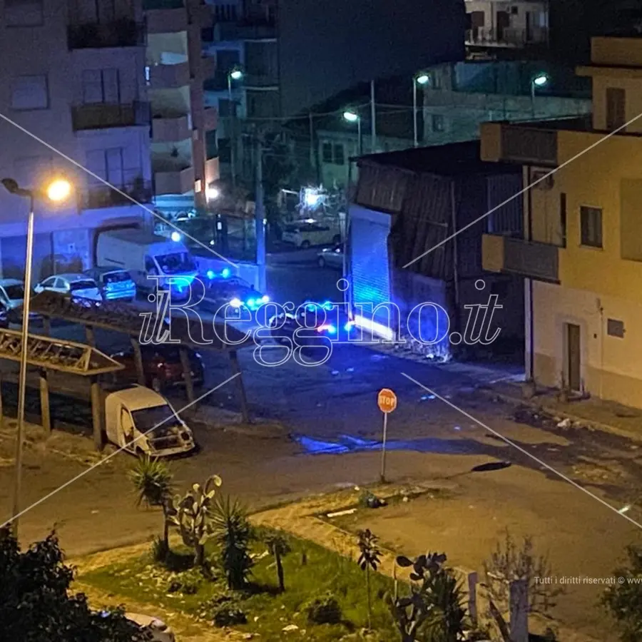 Reggio, blitz delle forze dell'ordine nel rione Marconi