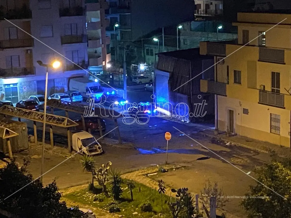 Reggio, blitz delle forze dell'ordine nel rione Marconi