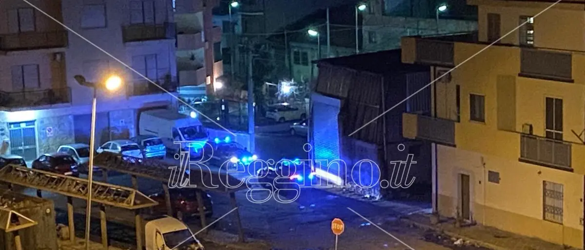 Reggio, blitz delle forze dell'ordine nel rione Marconi