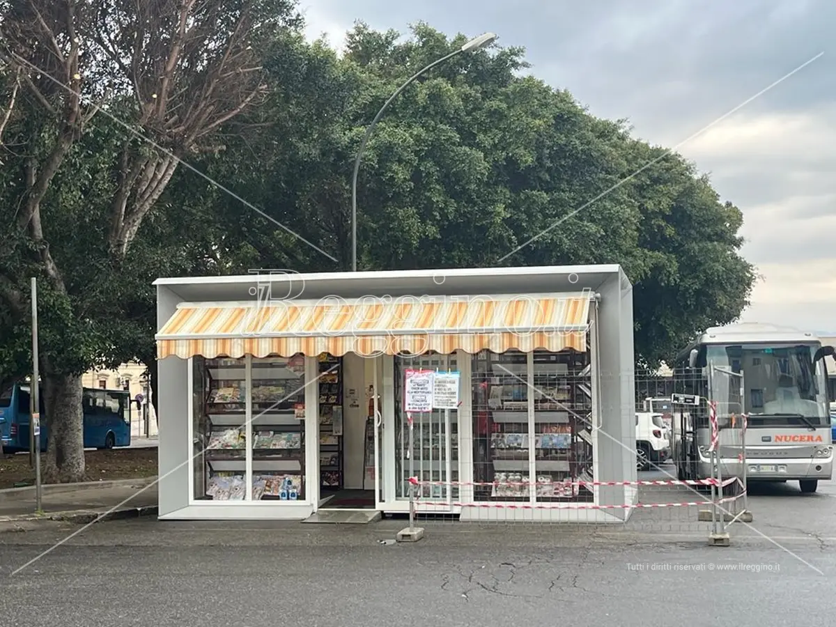 Scavi di Piazza Garibaldi a Reggio, l'edicola si sposta: possono partire i lavori