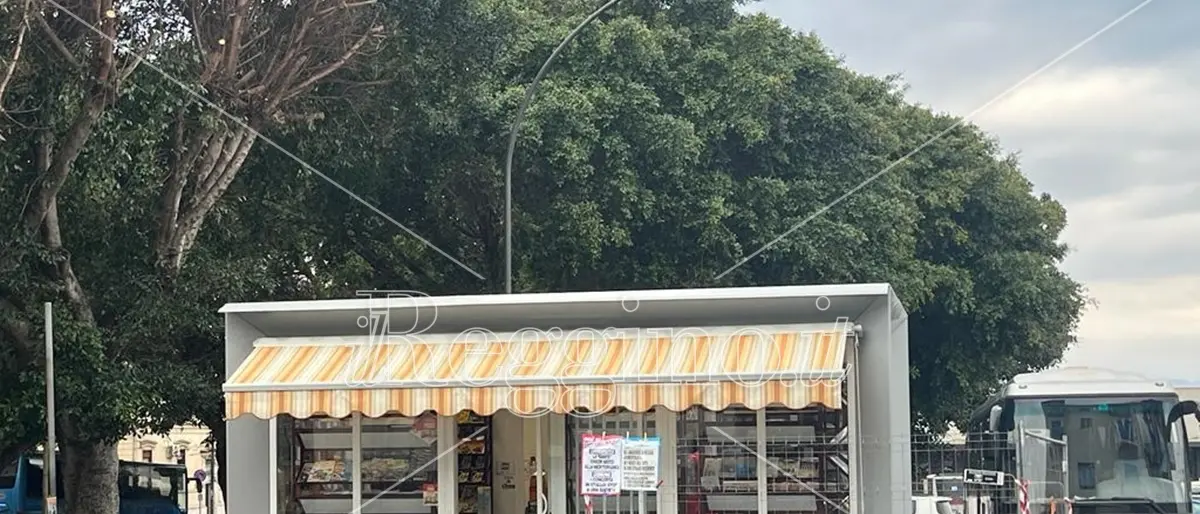 Scavi di Piazza Garibaldi a Reggio, l'edicola si sposta: possono partire i lavori