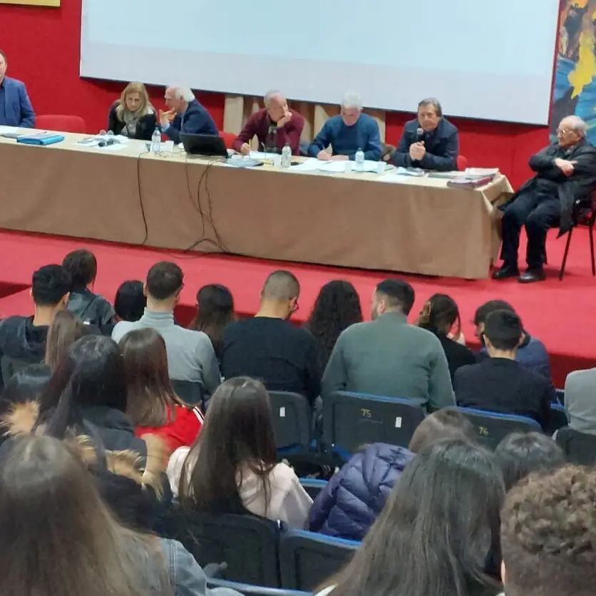 Rosarno, progetto città della piana incontra gli studenti del Piria