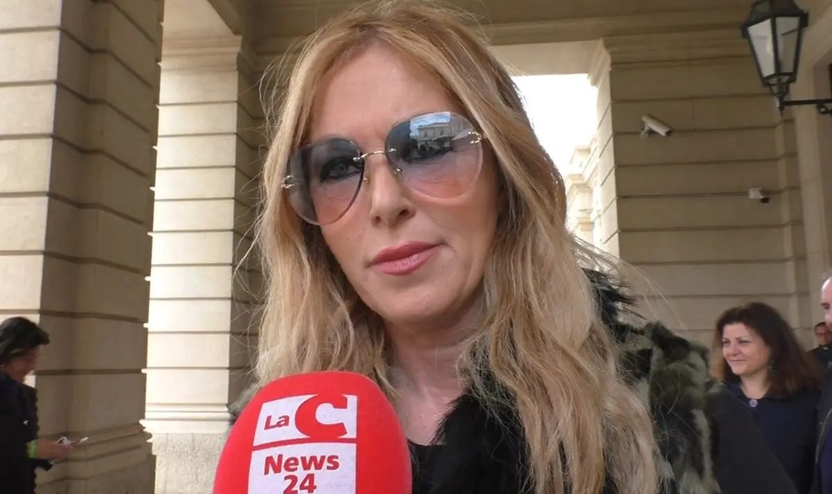 Pericoli della rete, Bruzzone a Reggio: «Aumento vertiginoso di depressione e ansia tra i giovani» - FOTOGALLERY