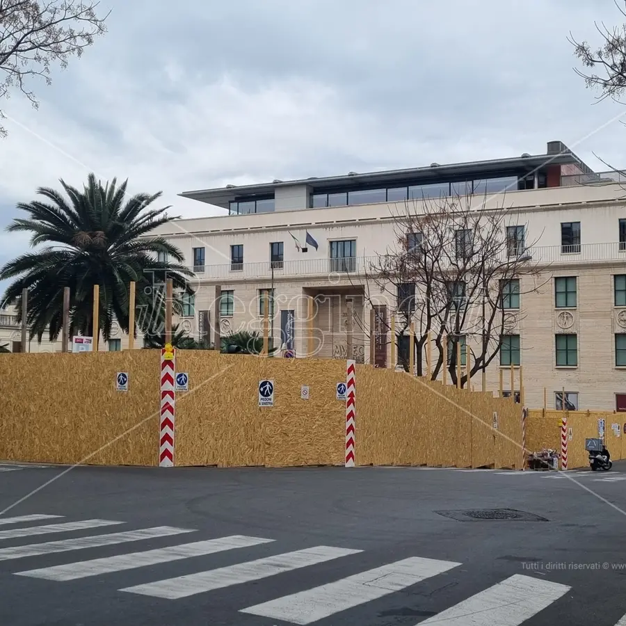 Scavi di piazza De Nava a Reggio, superati gli intoppi i lavori procedono