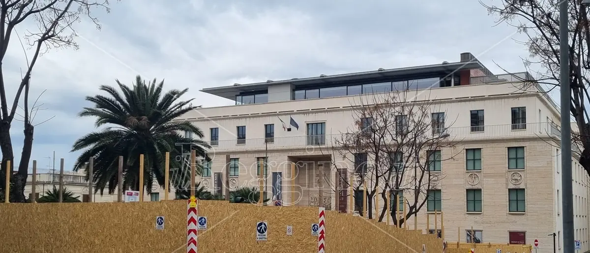 Scavi di piazza De Nava a Reggio, superati gli intoppi i lavori procedono