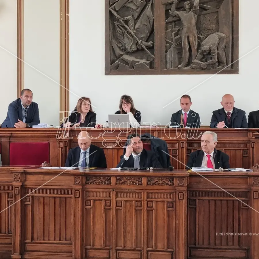 Comune di Reggio, Brunetti a muso duro: «Non farò mai un passo indietro»