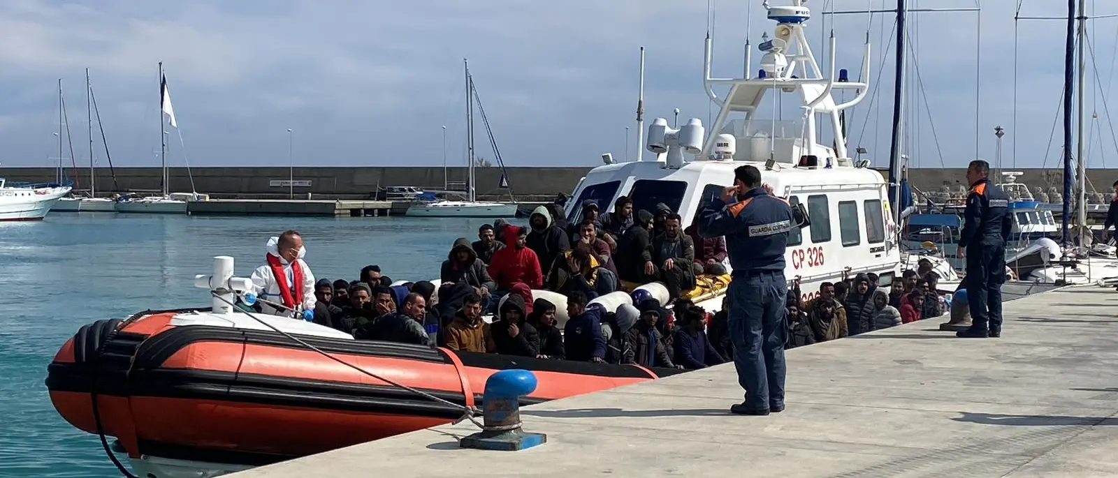 Locride, prosegue l’ondata di sbarchi: salvate a Roccella altre 70 persone