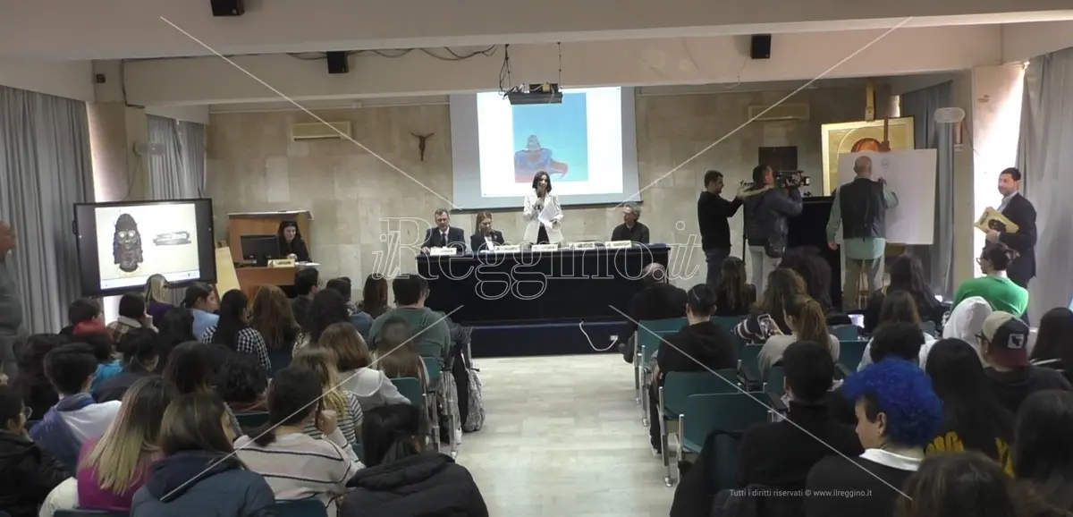 Bronzi 50, il mito e la storia incontrano l'arte con la scuola di fumetto - VIDEO