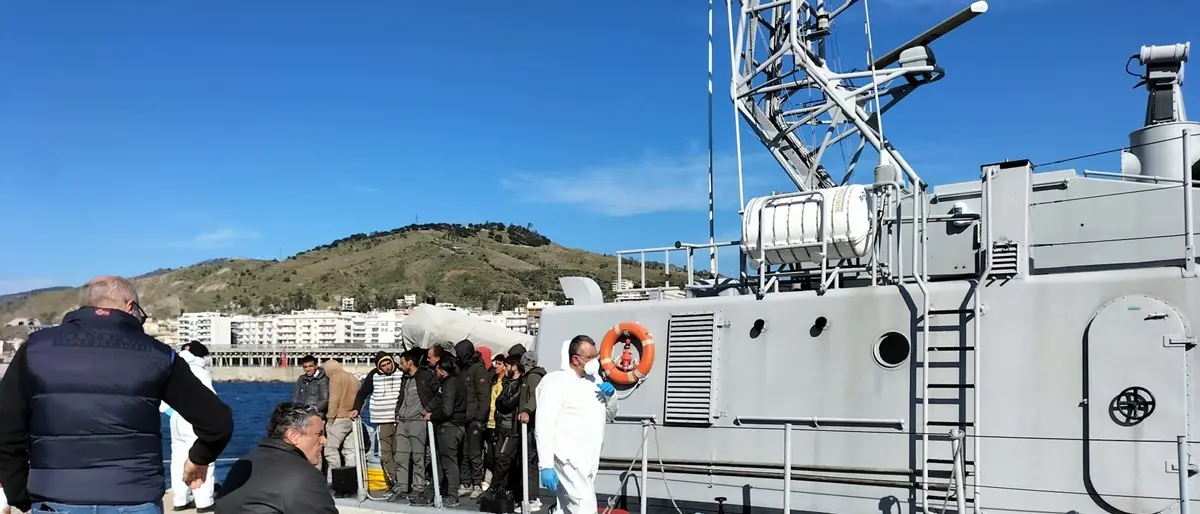Migranti a Reggio, 110 uomini sbarcati e già trasferiti a Gallico