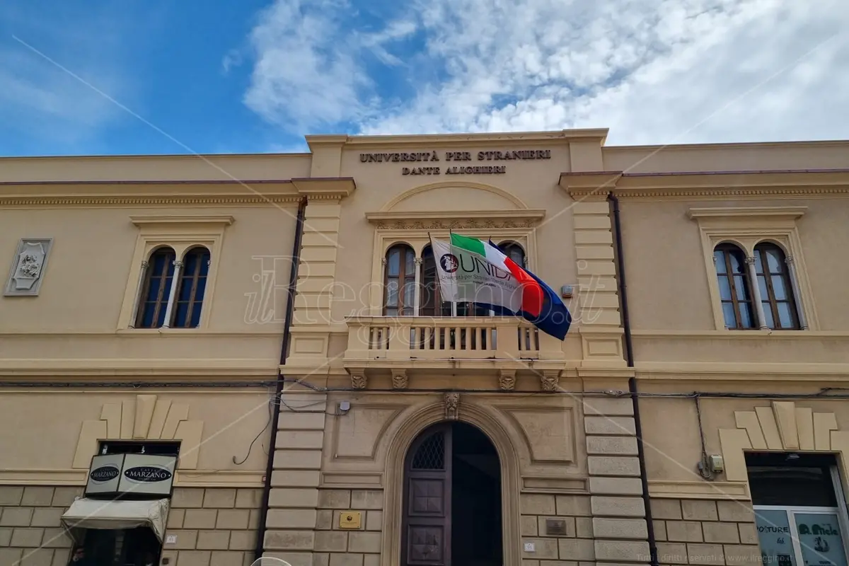 Università Dante Alighieri, la comunità accademica si ribella: «Difenderemo in ogni sede l'autonomia violata dalla governance esterna»
