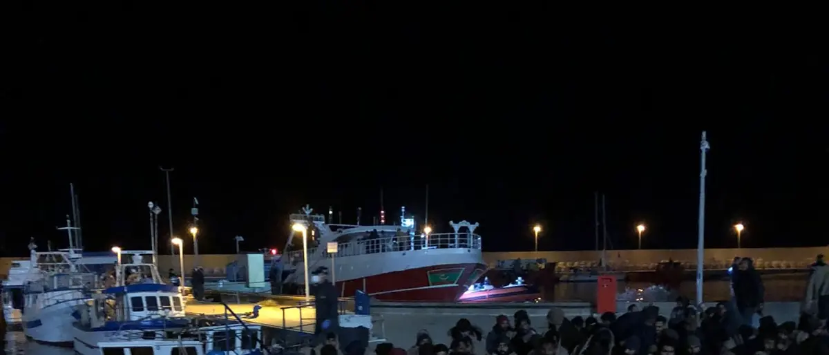 Roccella Jonica, soccorsi 120 migranti in una barca a vela