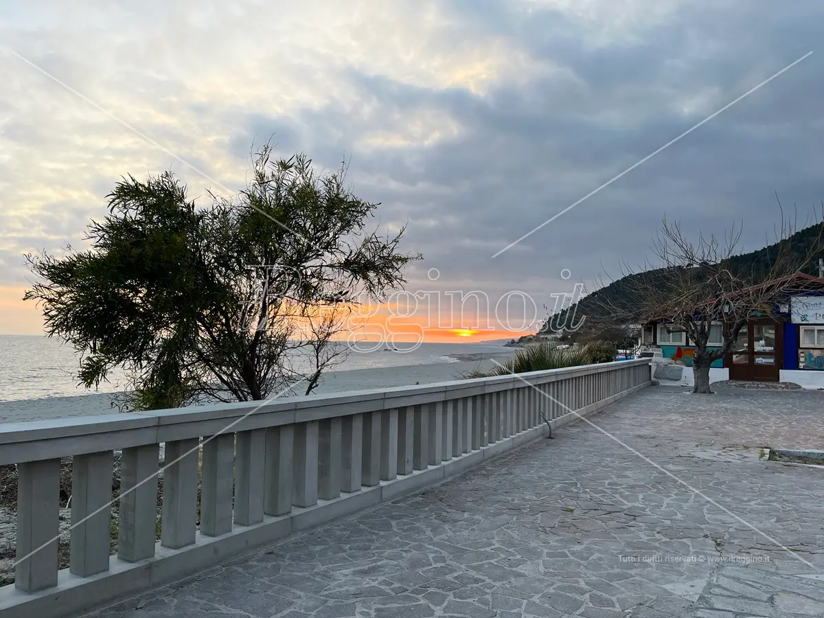 Reggio, a Palizzi in corso il restyling per il lungomare più corto d’Italia – FOTO e VIDEO