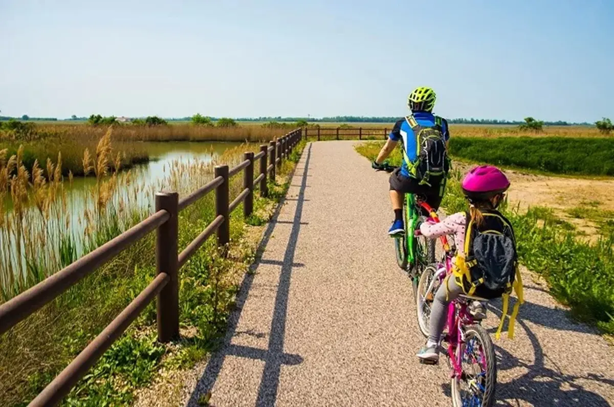 Ciclovia dei Parchi, grandi numeri (+31%) e speranze: il turismo lento rilancia i borghi e l'entroterra calabrese\n
