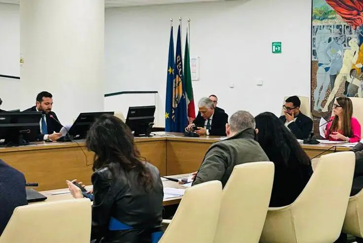 Comunità energetiche in Calabria, approvata in commissione la proposta presentata da Cirillo