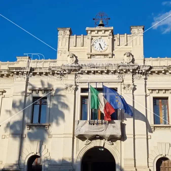 Uomo arrestato per aver tentato di investire una vigilessa, la solidarietà del Comune alla Polizia Locale