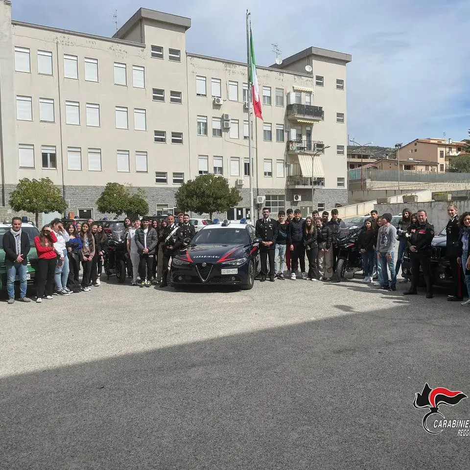 Roccella Jonica, la Compagnia Carabinieri incontra le scuole