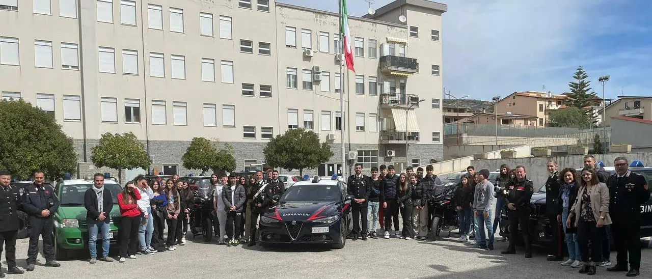 Roccella Jonica, la Compagnia Carabinieri incontra le scuole