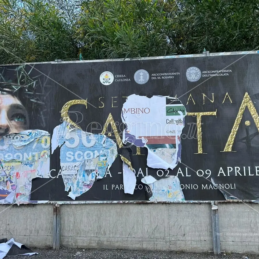 Caulonia, sfregiati i manifesti della Settimana Santa: la condanna del parroco