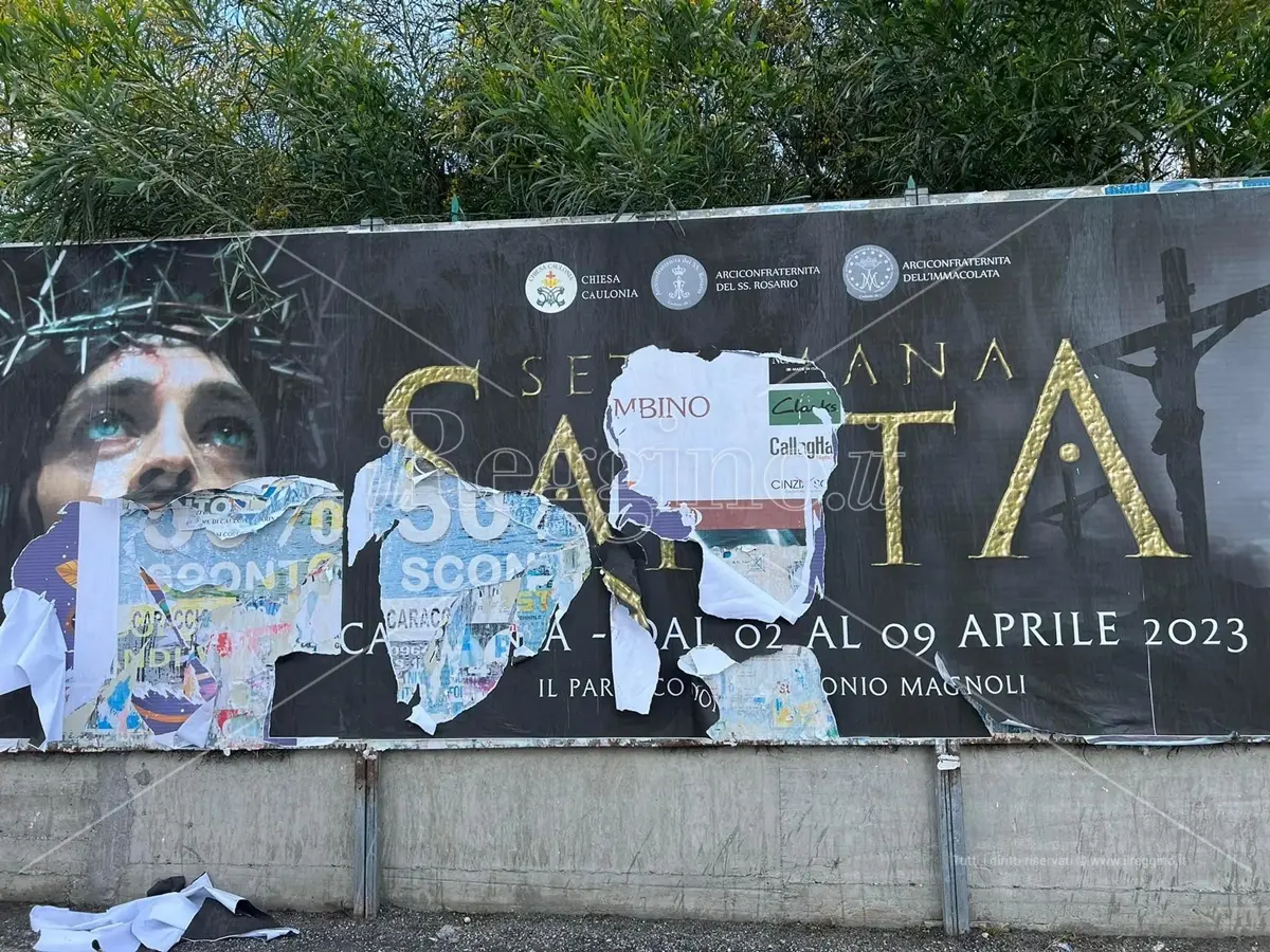 Caulonia, sfregiati i manifesti della Settimana Santa: la condanna del parroco