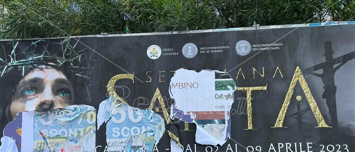 Caulonia, sfregiati i manifesti della Settimana Santa: la condanna del parroco