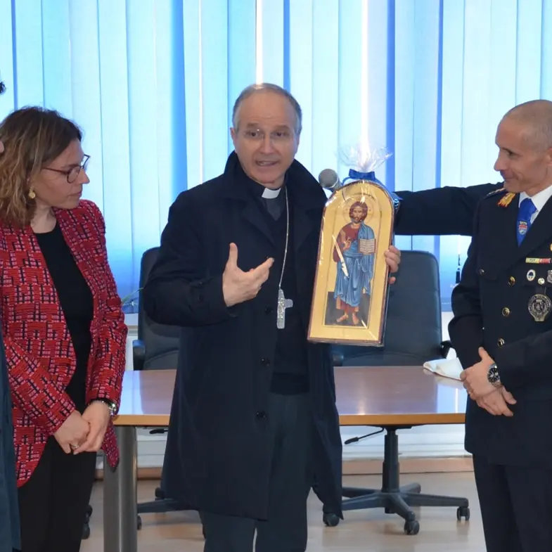 Reggio, visita del vescovo Morrone alla polizia locale in occasione della Santa Pasqua