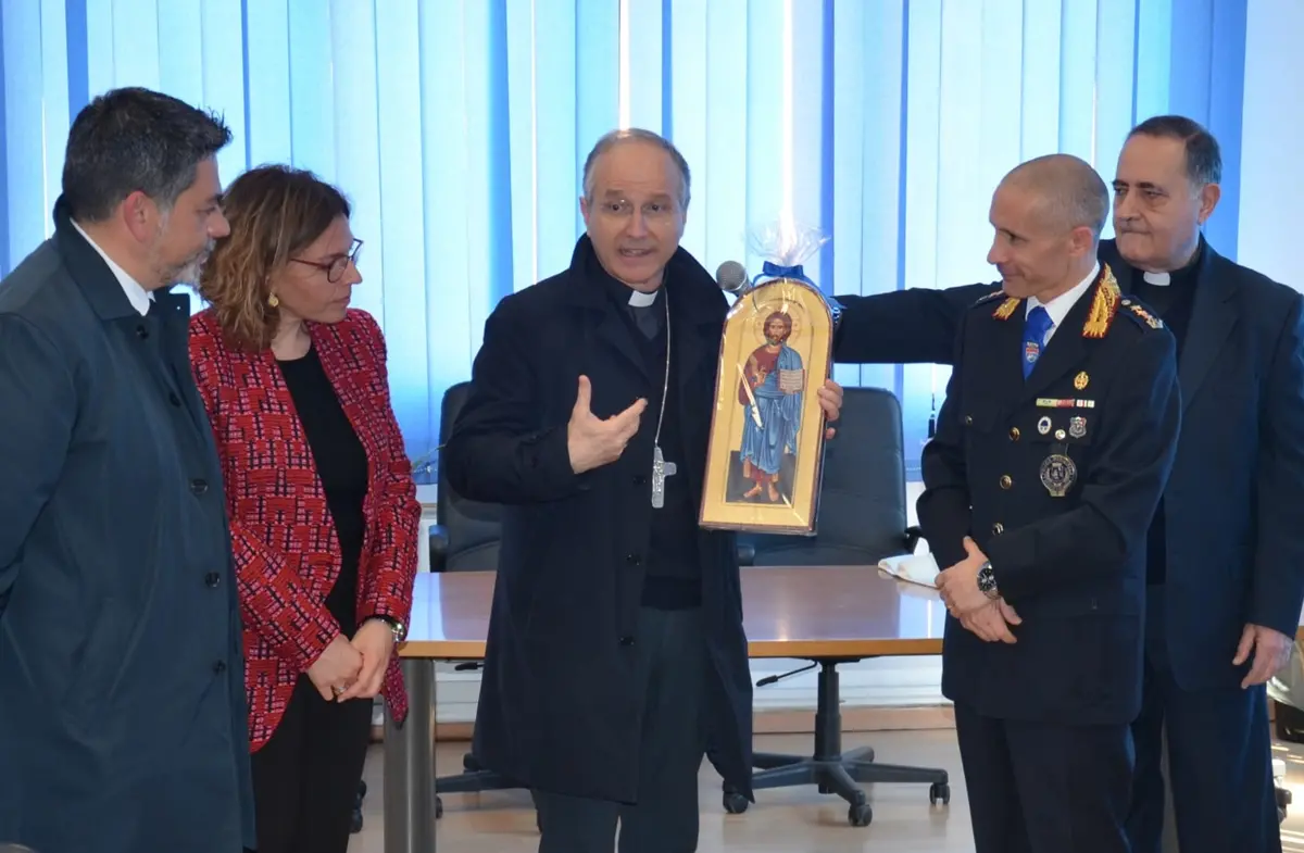 Reggio, visita del vescovo Morrone alla polizia locale in occasione della Santa Pasqua