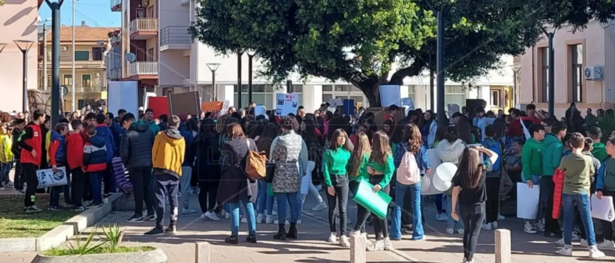 Gioia Tauro in piazza contro la ‘Ndrangheta: la sfida di studenti, cittadini e sindaci - LIVE