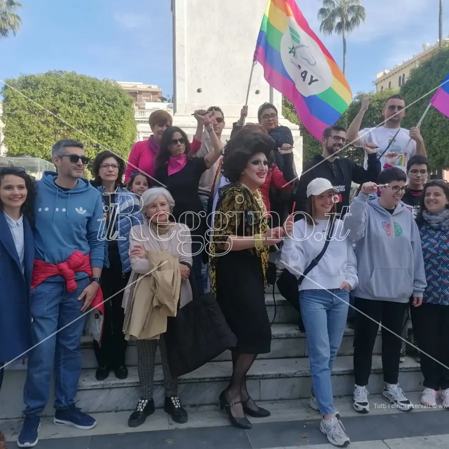 Arcigay in piazza a Reggio, Calabrò: «Non faremo un passo indietro sui diritti dei bambini» - FOTOGALLERY