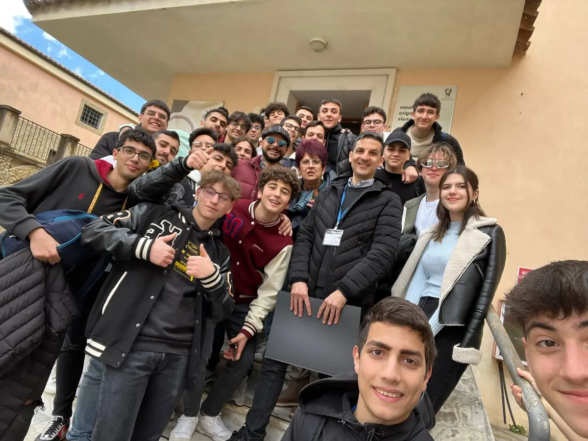 Locri, gli studenti del liceo Zaleuco tra le meraviglie di \"Scolacium\"