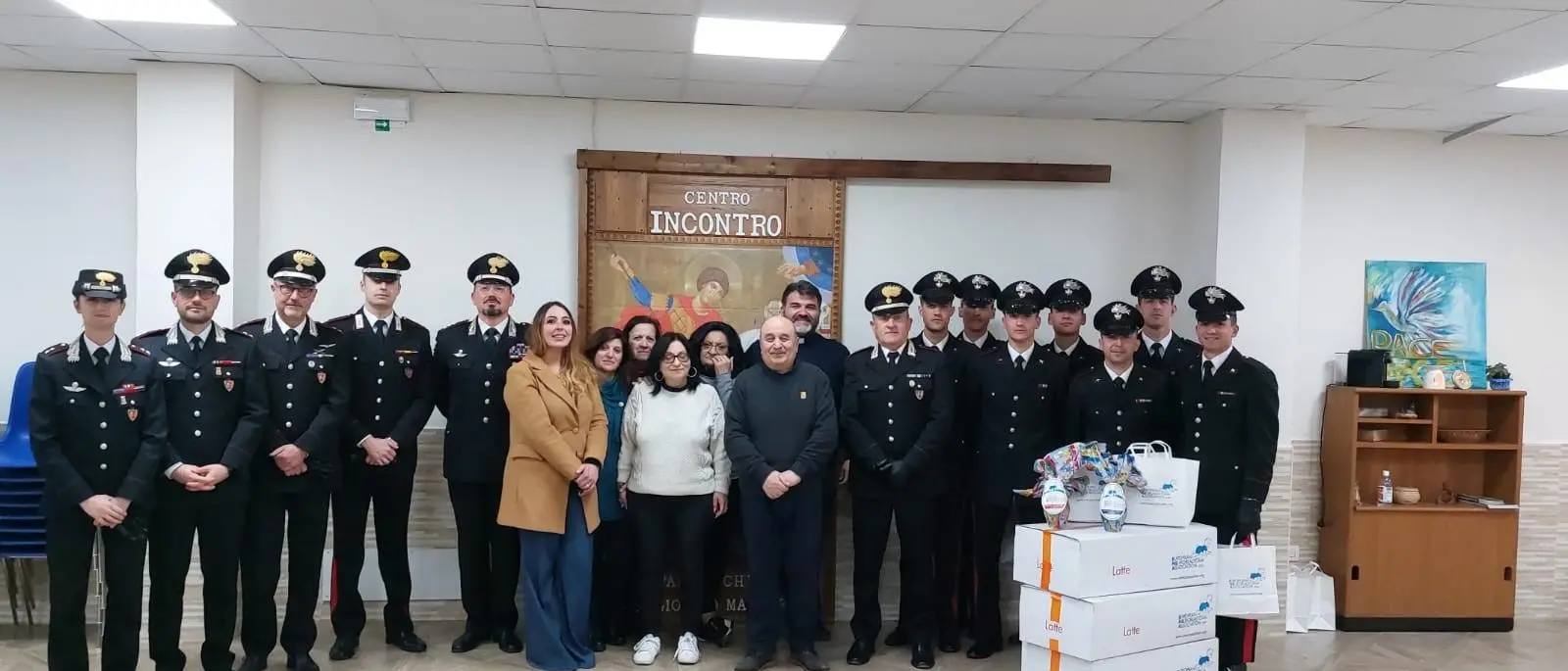 Reggio, gli Allievi della Scuola Carabinieri donano uova pasquali ai piccoli degenti del Gom