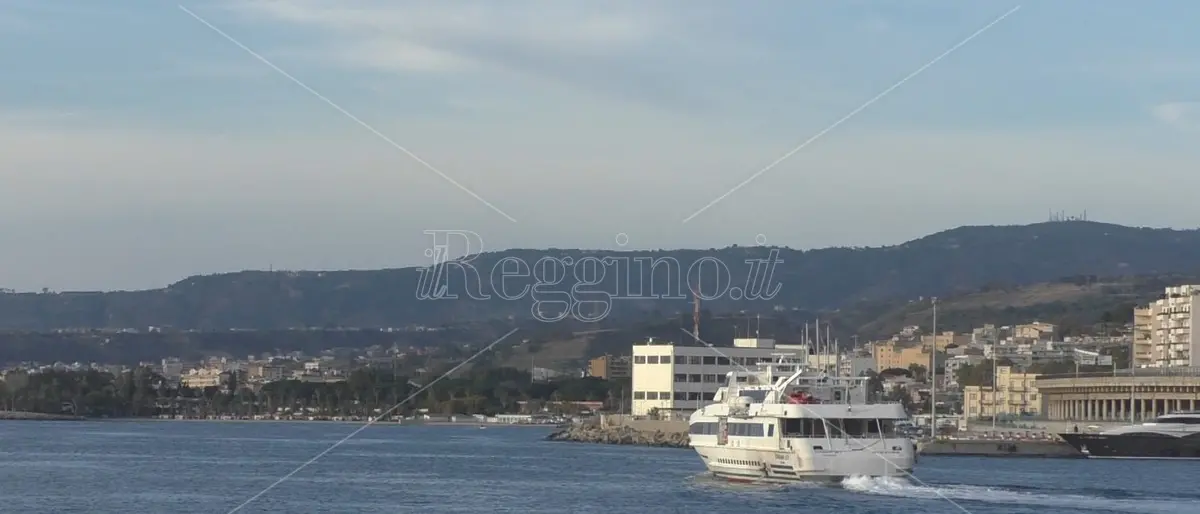 Trasporto veloce nello Stretto, il ministero pubblica il nuovo bando: navi di età non superiore a 30 anni - VIDEO