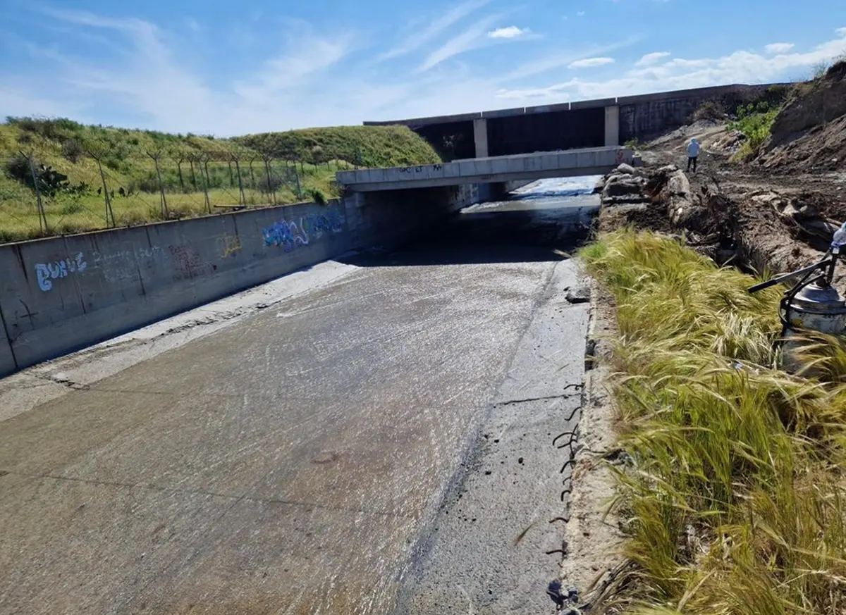 Reggio, intervento di pulizia nel torrente Sant’Agata: rimossi cumuli di detriti che ostruivano il passaggio