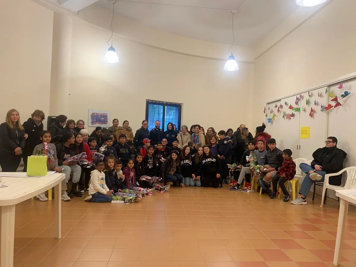 Reggio, la polizia di Stato porta le uova di Pasqua ai bimbi de “Il Seme della Speranza”