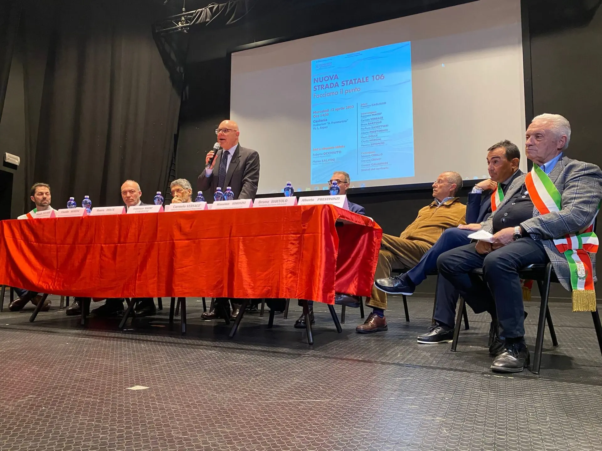 Statale 106, Salvini ai sindaci della Locride: «Entro fine mese provvederemo a ripartire le risorse»