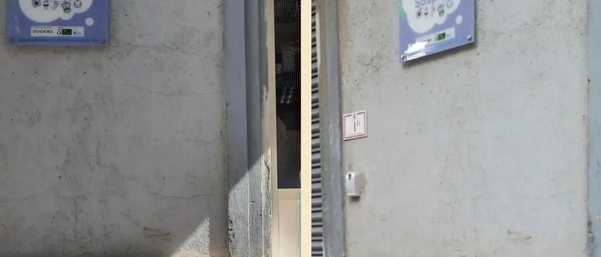 “Corredino sospeso” a Reggio, atto vandalico gratuito contro la targa della sede