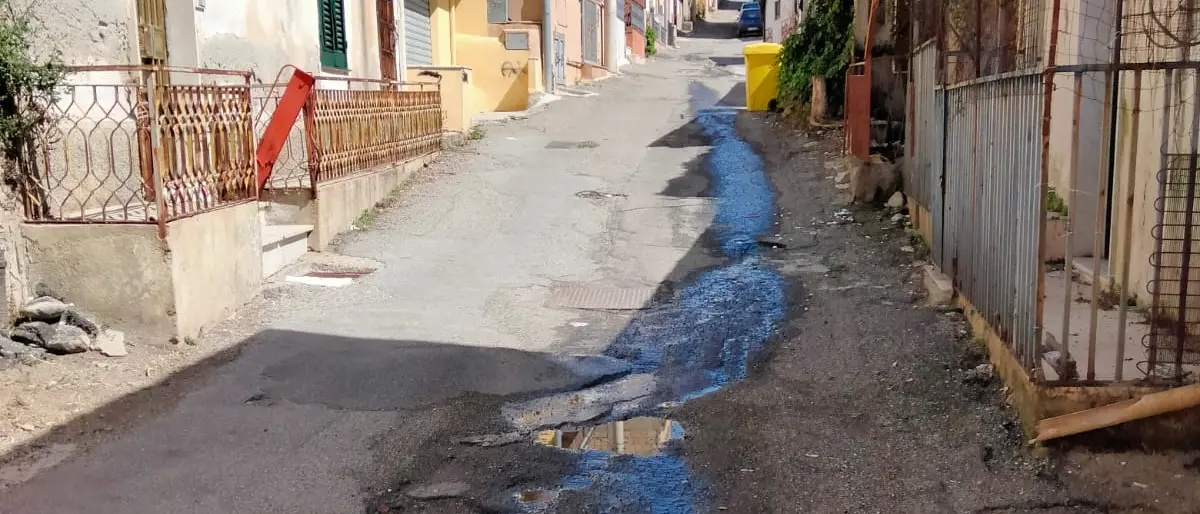 Reggio, Rione G in attesa di interventi: neppure le perdite di acqua sono state riparate - FOTO