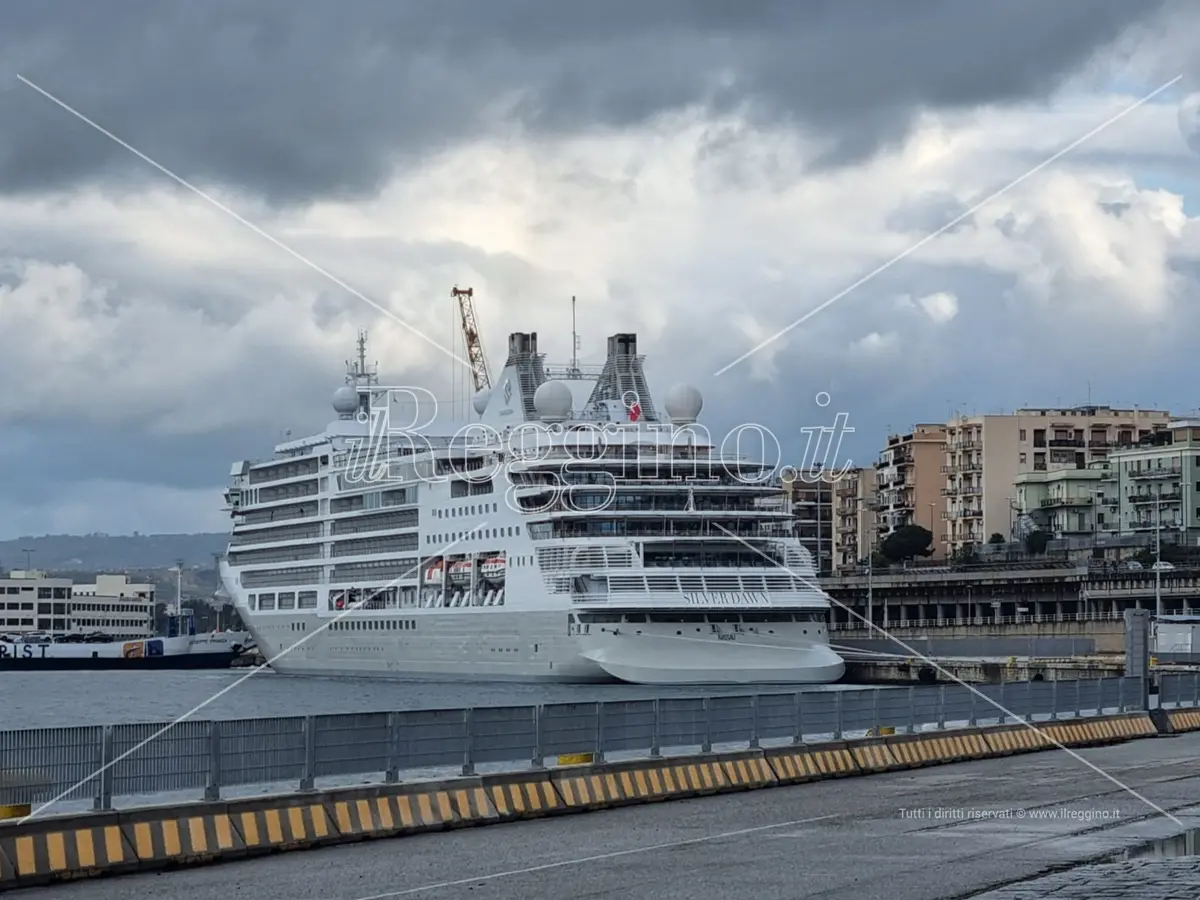 Crociere a Reggio: è arrivata la nave Silver Dawn - VIDEO