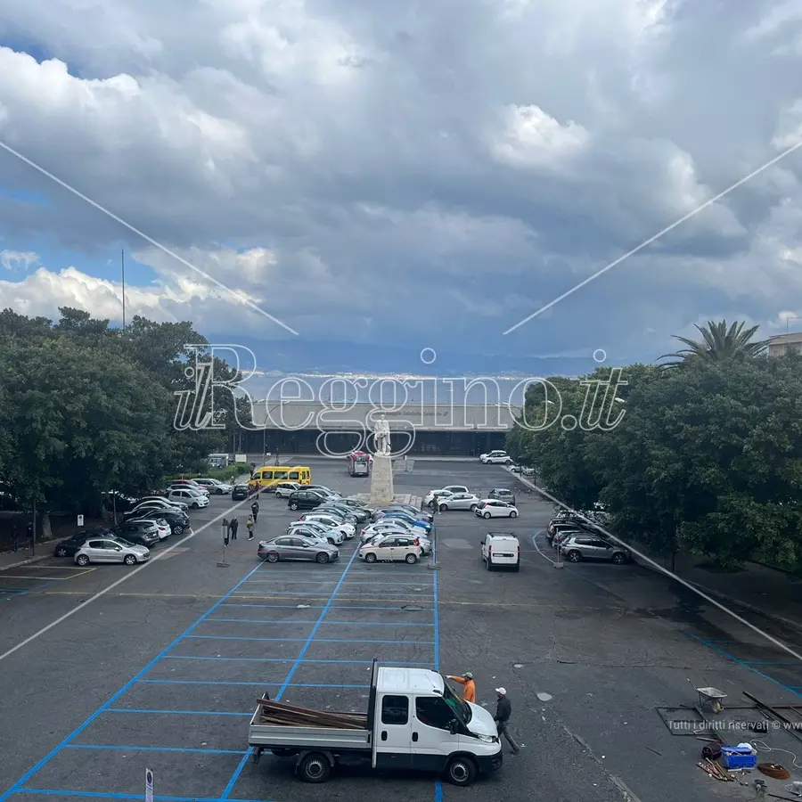 Piazza Garibaldi a Reggio, il cantiere degli scavi prende forma