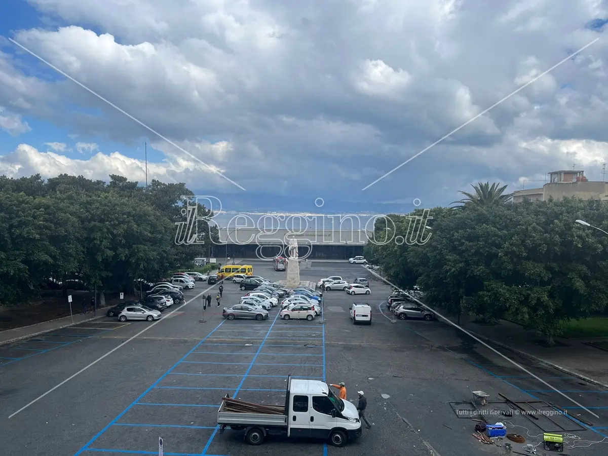 Piazza Garibaldi a Reggio, il cantiere degli scavi prende forma