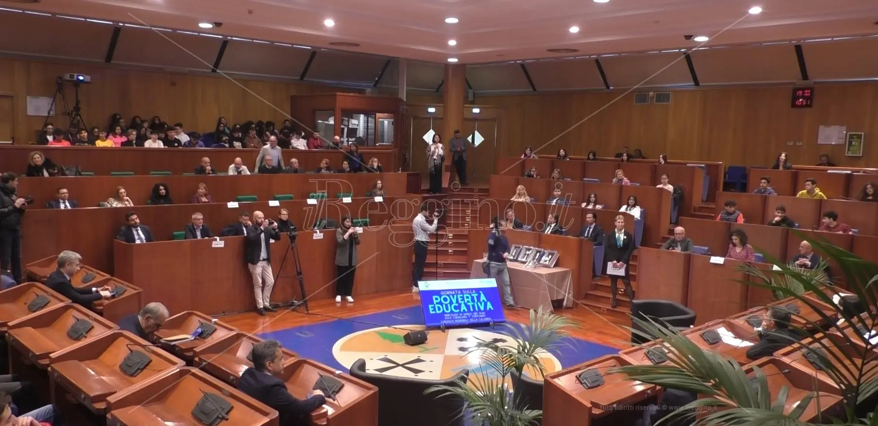 Il Corecom lancia la sfida contro la povertà educativa: famiglie calabresi non connesse e anche Reggio supera il 70% - VIDEO