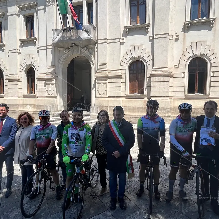 A Reggio termina la pedalata di Giuseppe Iacovelli: «Il trapianto è vita e io ne sono la testimonianza»